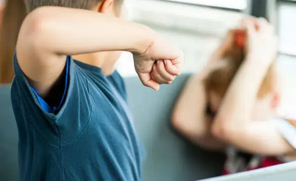 Okullarda Şiddet Alarmı: Uzmanlardan Ailelere Kritik Uyarı