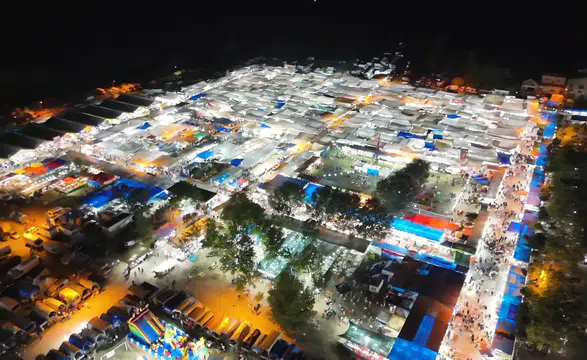 Bin 700 Nüfuslu İlçeyi 400 Bin Kişi Ziyaret Etti: Yollar Doldu Taştı