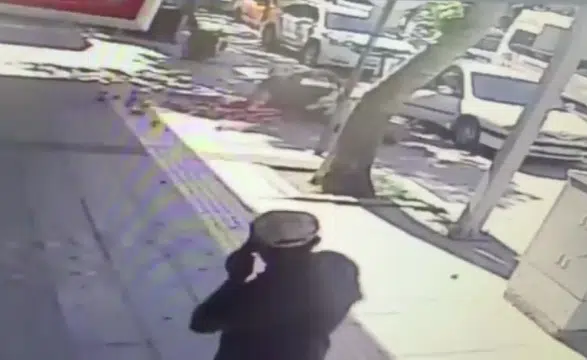 Amasya'da Korkutan Kaza Kamerada: Taşdığı Domatesler Yola Saçıldı