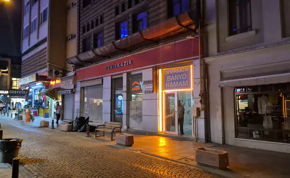 Deliklitaş Mahallesi'nde Hamamda Şüpheli Ölüm: Çalışanlar Kapıyı Kırarak İçeri Girdi