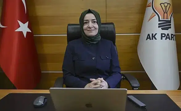 Fatma Betül Sayan Kaya Görevlerinden İstifa Etti