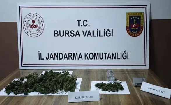 Jandarmadan İnegöl’de Uyuşturucu Baskını: 1 Kilo Esrar