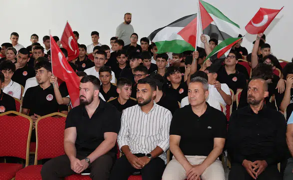Bombalar Altında Okumak: Gazzeli Gençlerin İnatçı Mücadelesi