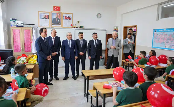 Sivas’ta 113 Bin Öğrenci İçin Ders Zili Çaldı: İlk Ders “Kardeşlik” Oldu!