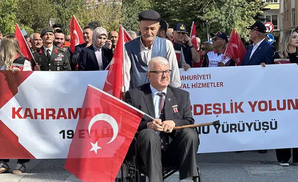 Yürüyüşe Tekerlekli Sandalyesiyle Katılan Gaziden Tarihi Çağrı