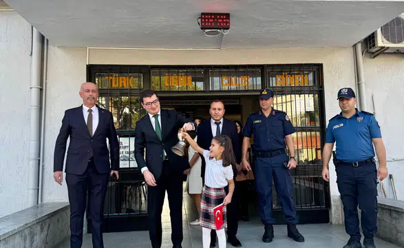 Bozdoğan’da İlk Ders Zili Çaldı: Kaymakam Sözen Fatih İlkokulu’nda Öğrencilerle Buluştu!