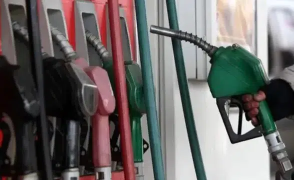 Benzine indirim, motorine zam geldi: İşte 10 Ekim güncel akaryakıt fiyatları