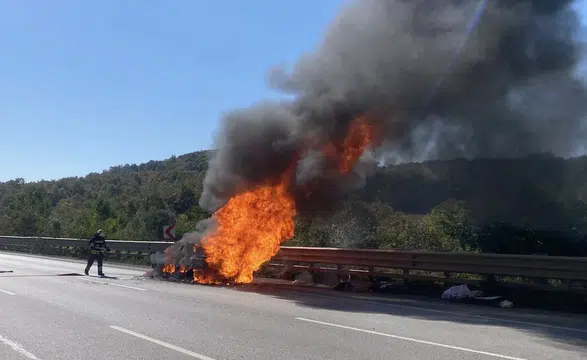 Samsun'da Seyir Halindeki Otomobil Alev Aldı! 4 Kişi Son Anda Kurtuldu