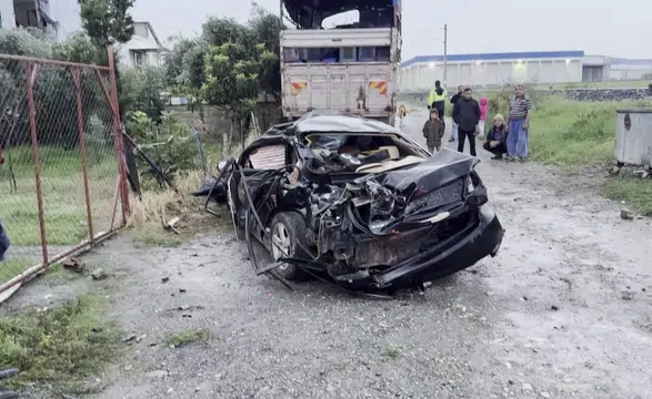 Tren Otomobili Biçti: Metrelerce Sürüklenen Araçta Acı Son