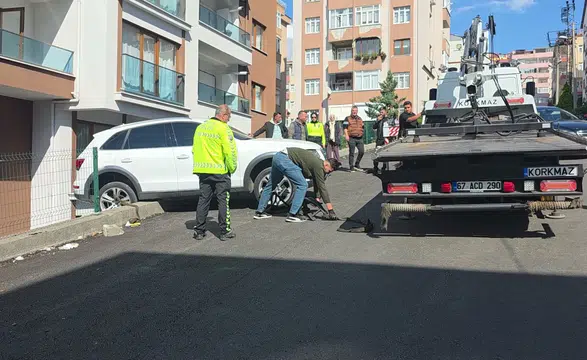 Freni Boşalan Araç İstinat Duvarında Asılı Kaldı