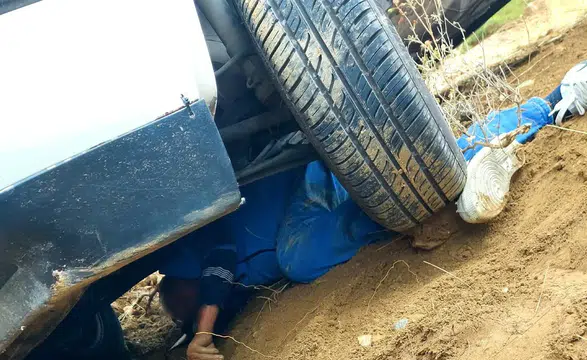 Denizli'de Kayan Aracını Durdurmak İsterken Canından Oluyordu