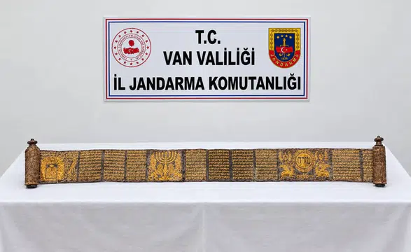 Van’da 310 Santimetrelik Tevrat Ele Geçirildi: Detayları Dikkat Çekti