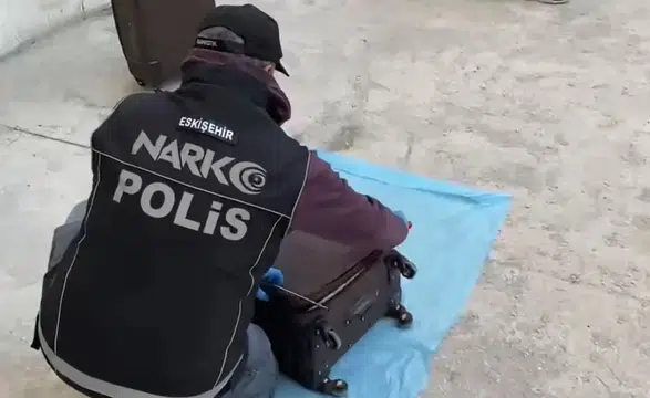 Polis 3 Ayrı Operasyon Düzenledi! 1 Kilodan Fazla Uyuşturucu Çıktı