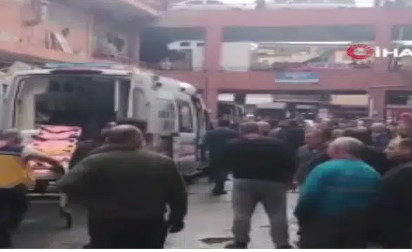 Ümraniye'de Korku Dolu Anlar! Balkon Çöktü, 3 İşçi Yaralandı