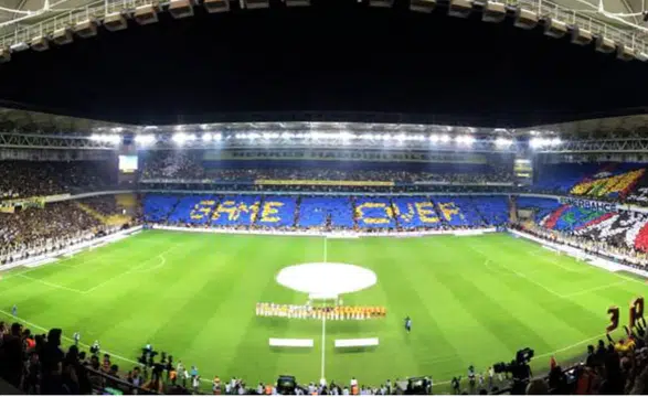 Fenerbahçe Divanında Sert Sözler! Mosturoğlu'ndan MHK ve UEFA Açıklaması