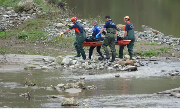Dereden kadın cesedi çıkarıldı