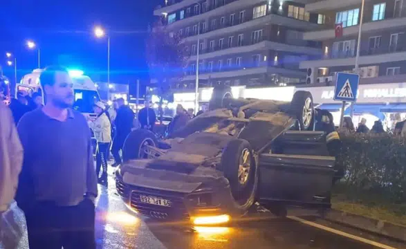Çorlu'da Otomobil Başka Araca Çarpıp Takla Attı