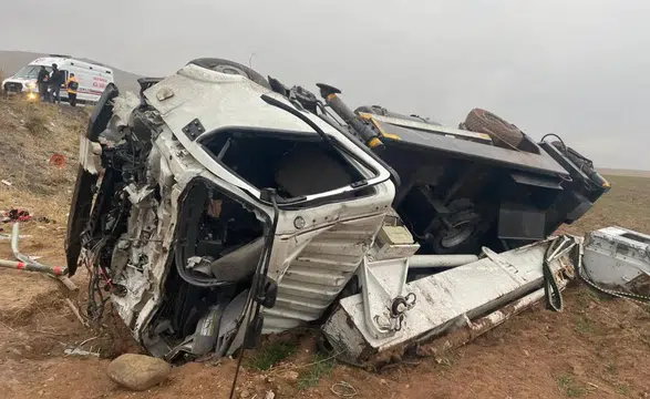 Van'da Feci Kaza! 3 Araç Birbirine Girdi, 10 Yaralı