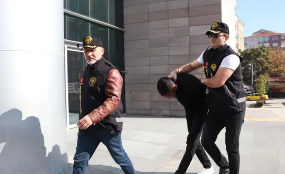 Eskişehir'de Öğrenciden Tespih Bahanesiyle Para Alma İddiası! Şüpheli Adliyede