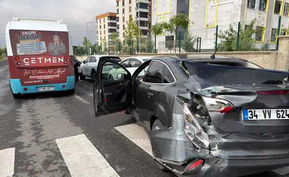 Diyarbakır’da Halk Otobüsü ile Otomobil Çarpıştı: 4 Yaralı