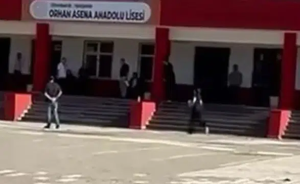 KPSS'ye geç kalmamak için koştu: Merdivende baygınlık geçirdi