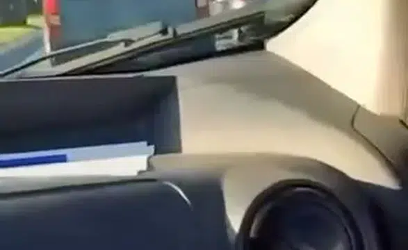 Makas Atan Araç Kameraya Yakalandı