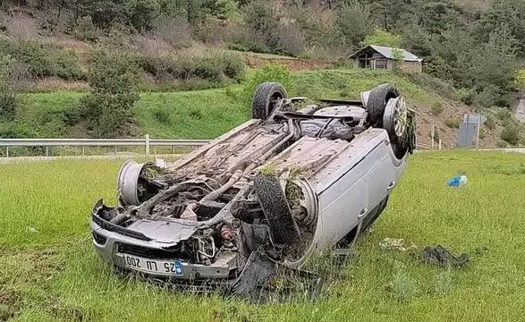 Lastiği Patlayan Araç Savruldu: 5 Kişi Yaralandı!