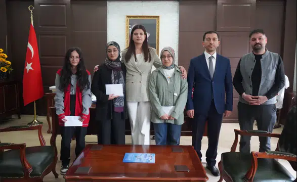 Kangal’da Umre Ödüllü Bilgi Yarışması Başarısı Olan Öğrencilere Ödül