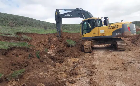 Şarkışla Kırsalında Toprak Kaymasına Hızlı Müdahale