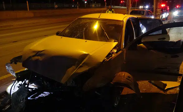 Korkutan Kaza: Kontrolden Çıkan Araç Dükkana Daldı