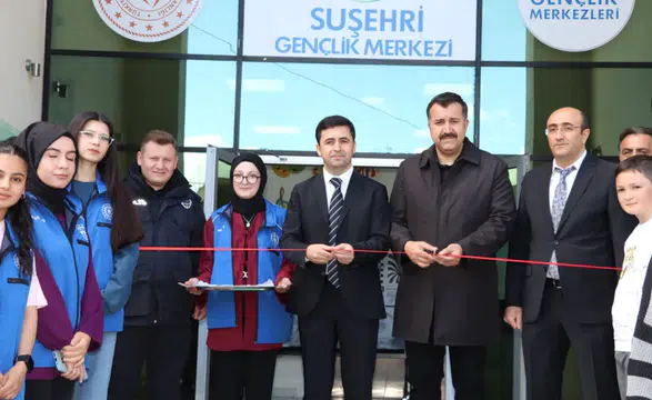 Suşehri’nde 19 Mayıs’a Özel Resim Sergisi Ziyarete Açıldı