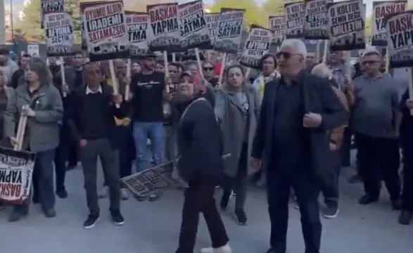 Burcu Köksal'ın AK Parti'ye geçeceği iddiaları sonrası CHP'li kadın sinir krizi geçirdi