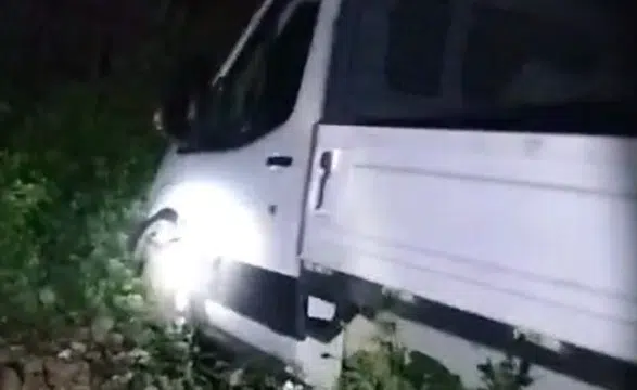 Kamyonet şarampole uçtu