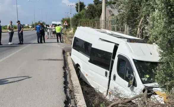 Kaçırdığı minibüsle kaza yapıp öldü