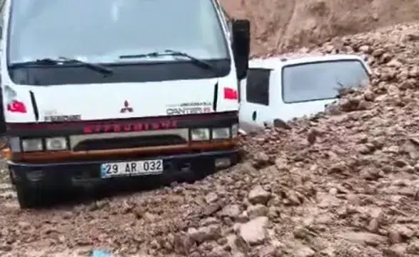 Gümüşhane’de Sel Felaketi: Ev ve Ahır Sular Altında Kaldı