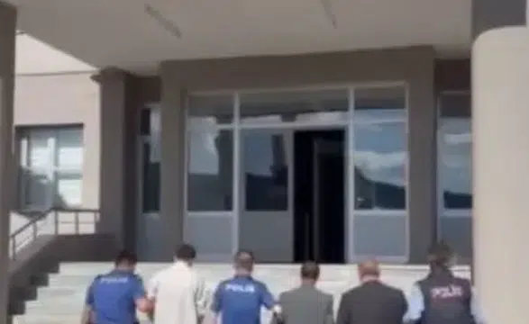 Sivas’ta Göçmen Kaçakçılığı Operasyonu: 8 Düzensiz Göçmen Yakalandı, 3 Kişi Tutuklandı