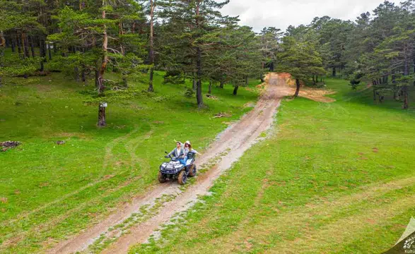 Bu Manzara Sivas'ta: Ayder'e Benzeyen Yayla Sosyal Medyada Gündem Oldu