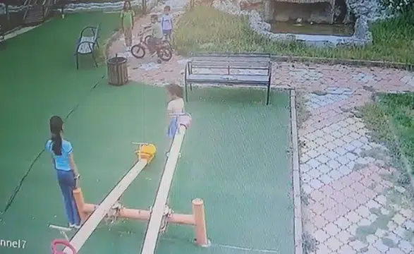 Oyunlarını bırakıp hazır ola geçtiler! Duygulandıran anlar