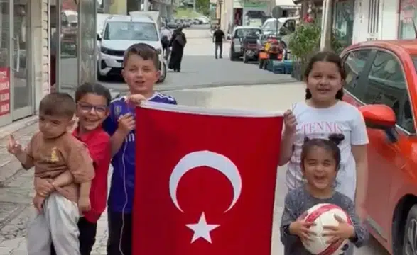 Koyulhisar’da 7'den 70'e Millî Takım'a Tam Destek!
