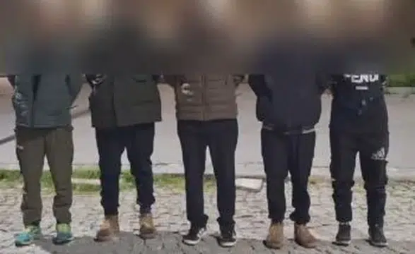 Sivas'ta Gece Yarısı Operasyonu: Araçlardan Bakın Ne Çıktı! Tutuklandılar
