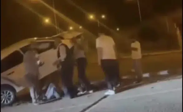 Batman’da Akılalmaz Kaza! Otomobil Beton Kaidede Asılı Kaldı