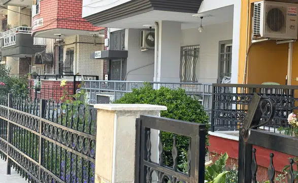 Öfkeli Koca Dehşet Saçtı: Karısını Vurdu, Araya Giren Kızını Darbetti