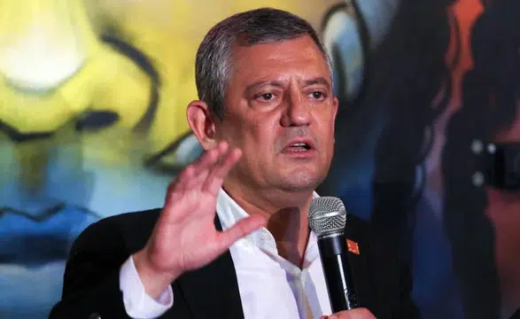 Özgür Özel "Yürüyüş Partisi" isminden vazgeçti