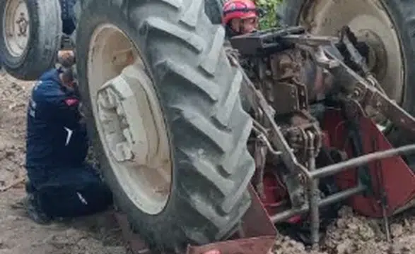 Ters Dönen Traktörün Altında kaldı