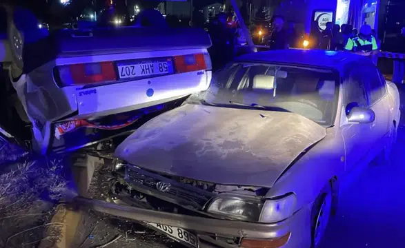 Sivas'ta İki Otomobil Çarpıştı: Takla Atan Araçta 2'si Çocuk 5 Kişi Yaralandı