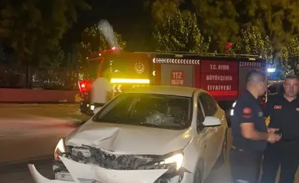 Otomobil ile motosiklet kafa kafaya çarpıştı