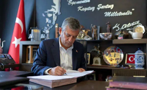 Özgür Özel'in 'Yeni Parti'si için dilekçe bakanlığa gidiyor