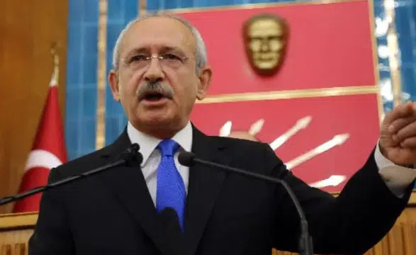 CHP’de belediye başkanlarına net mesaj: Tarafınızı seçin!