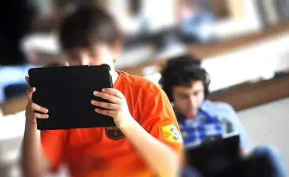 Ekran bağımlılığına karşı yeni segment telefon önerisi