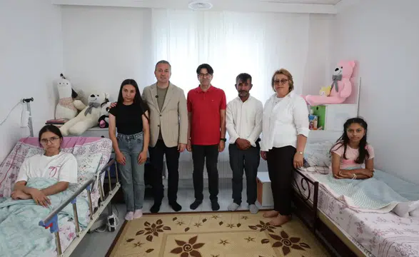 Sivas'ta Trafik Kazasında Anne ve Babalarını Kaybeden Kardeşlere Başkan Uzun'dan Ziyaret